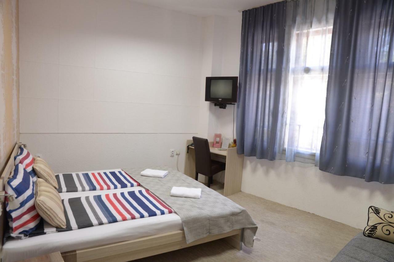 Guest House Golden Coin Ni Екстериор снимка