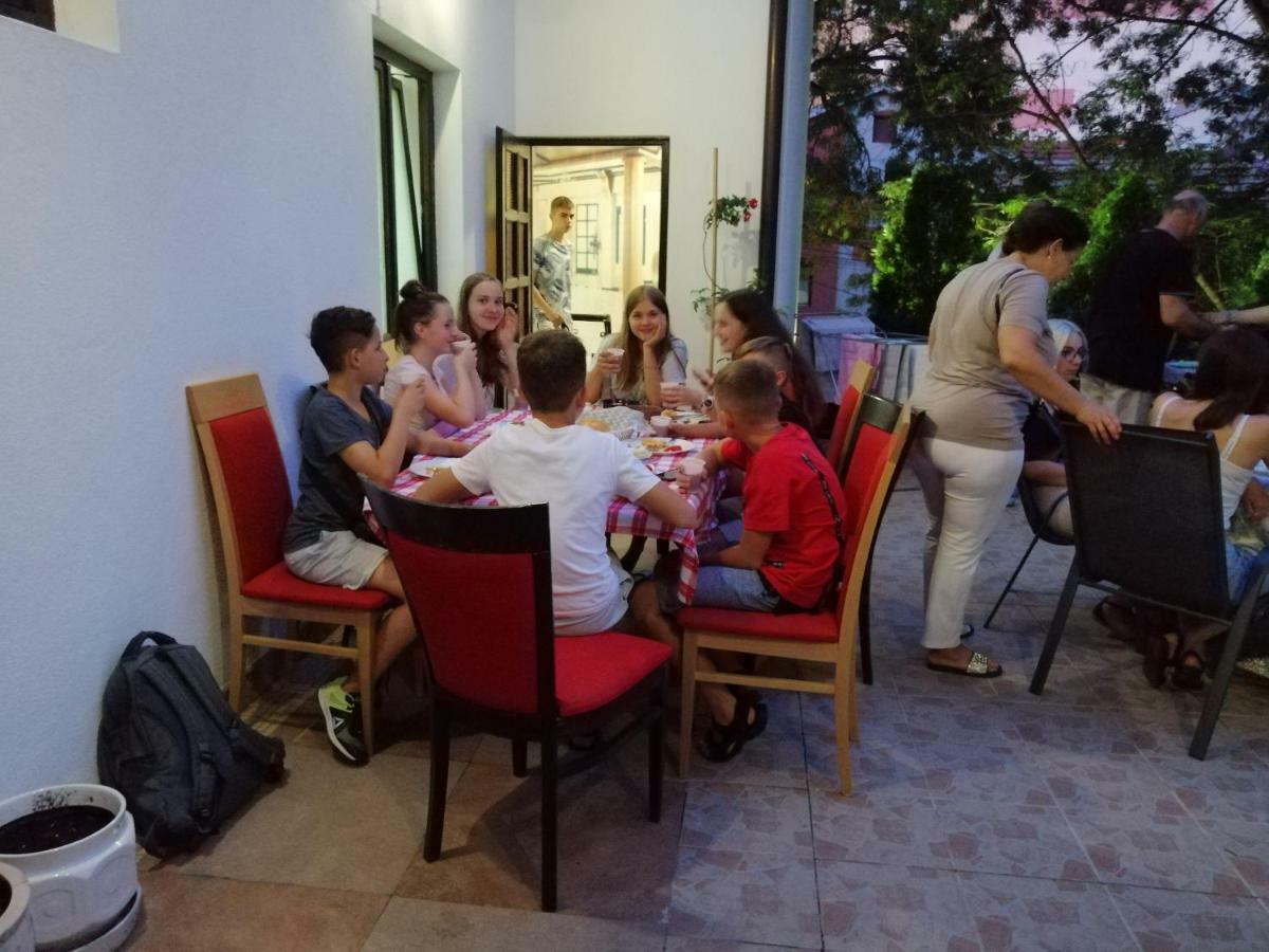 Guest House Golden Coin Ni Екстериор снимка